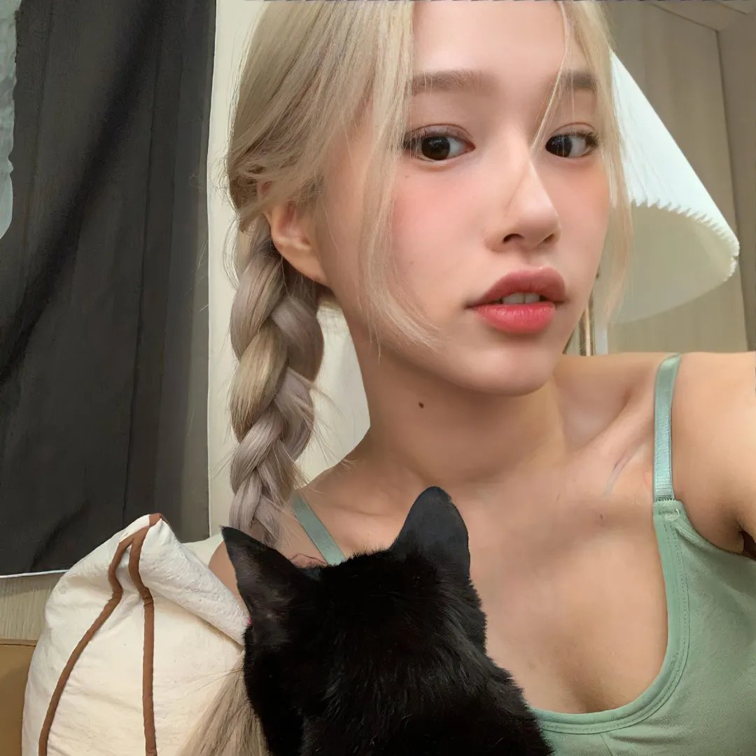 三个摩登女性
